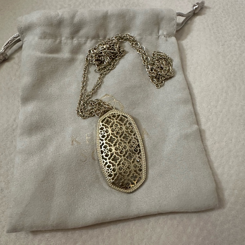 Kendra Scott necklace